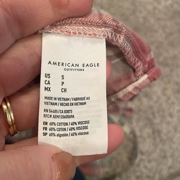 American Eagle Cropped Flannel Pink Size small - Picture 7 of 7